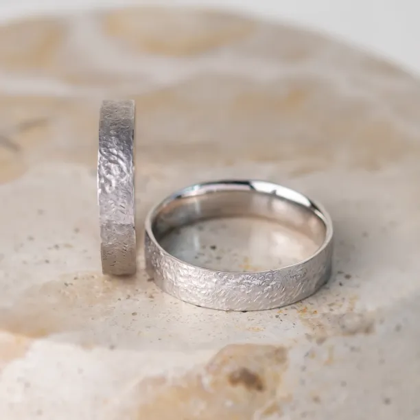 Gold wedding bands with hammered surface Uilliam Image