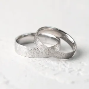 Gold wedding bands with hammered surface Uilliam Thumbnail