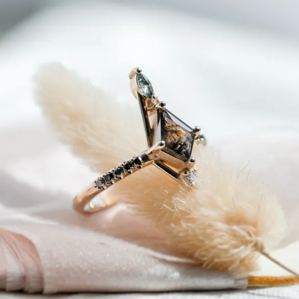 Extravagant ring with salt and pepper diamonds SANIA Image