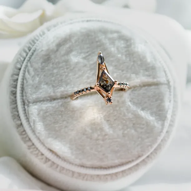 Extravagant ring with salt and pepper diamonds SANIA Image