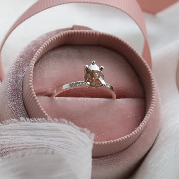 Gold ring with salt and pepper diamonds ROXANE Image