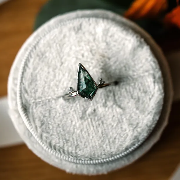 Gold ring with moss agate and diamonds KIRA Image