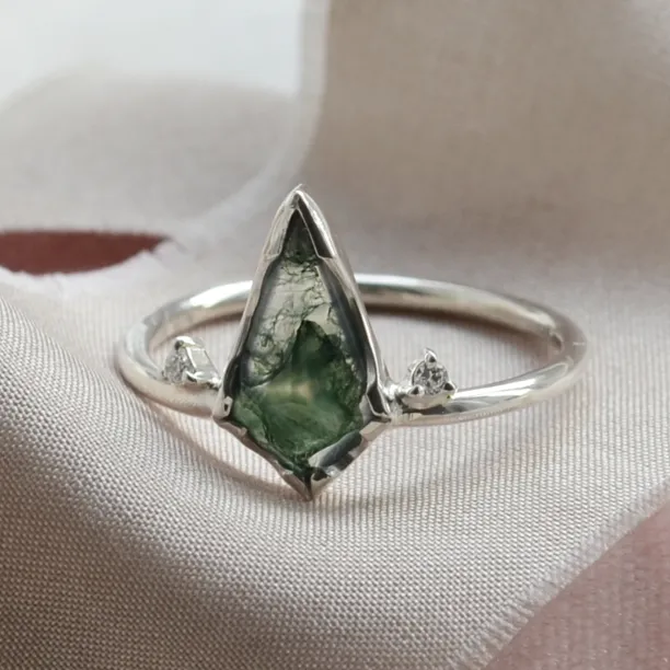 Gold ring with moss agate and diamonds KIRA Image