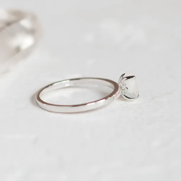 Gold ring with moonstone and diamonds ROXANE Image