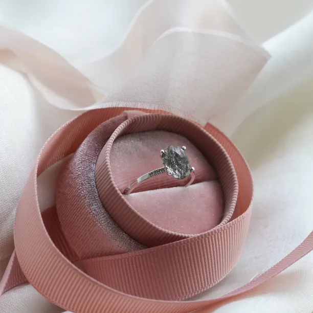 Minimalist ring with oval rutil quartz and diamonds ROXANE Image