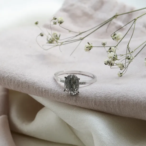 Minimalist ring with oval rutil quartz and diamonds ROXANE Image