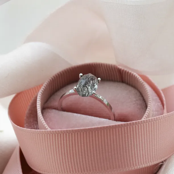 Minimalist ring with oval rutil quartz and diamonds ROXANE Image