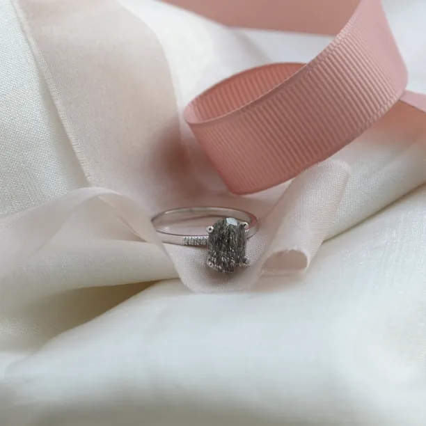 Minimalist ring with oval rutil quartz and diamonds ROXANE Image