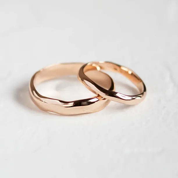 Irregular atypical wedding rings made of gold LUANA Image