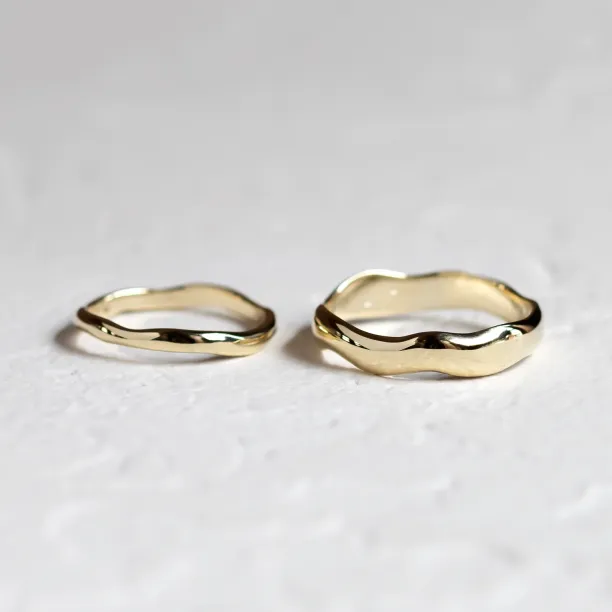 Irregular atypical wedding rings made of gold LUANA Image