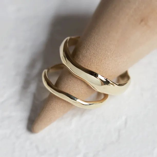 Irregular atypical wedding rings made of gold LUANA Image