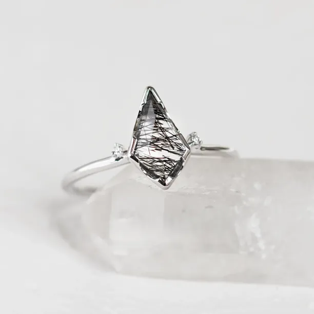 Minimalist ring with rutil quartz and diamonds KIRA Image