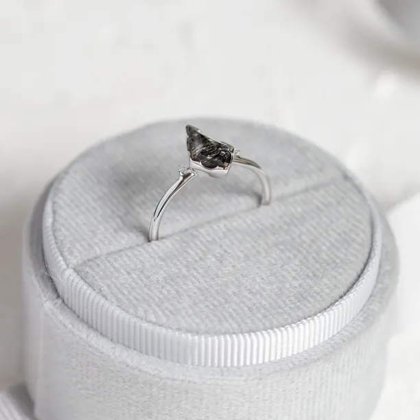 Minimalist ring with rutil quartz and diamonds KIRA Image
