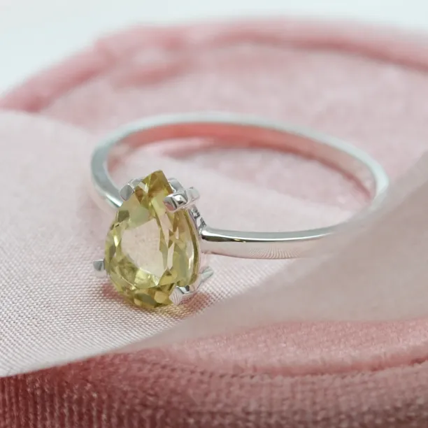 Gold ring with lemon quartz BERTA Image
