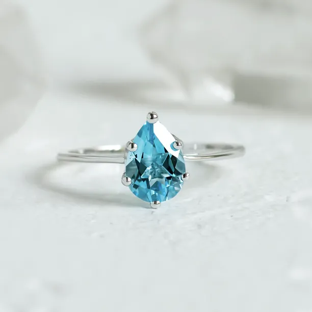 Gold ring with blue topaz OLLY Image