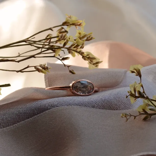 Gold ring with oval salt and pepper diamond KARLIN Image