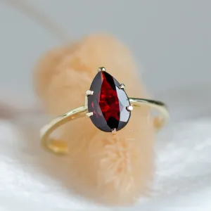 Gold garnet ring OLLY Thumbnail