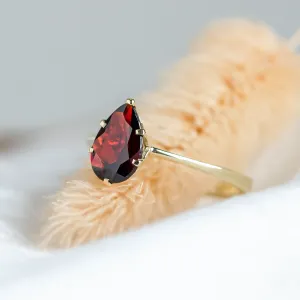 Gold garnet ring OLLY Thumbnail