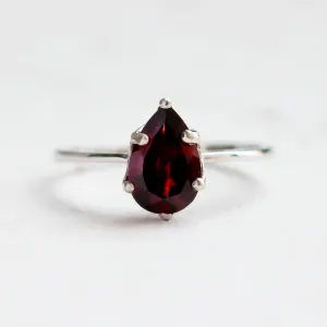 Gold garnet ring OLLY Thumbnail