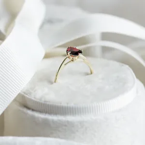 Gold garnet ring OLLY Thumbnail