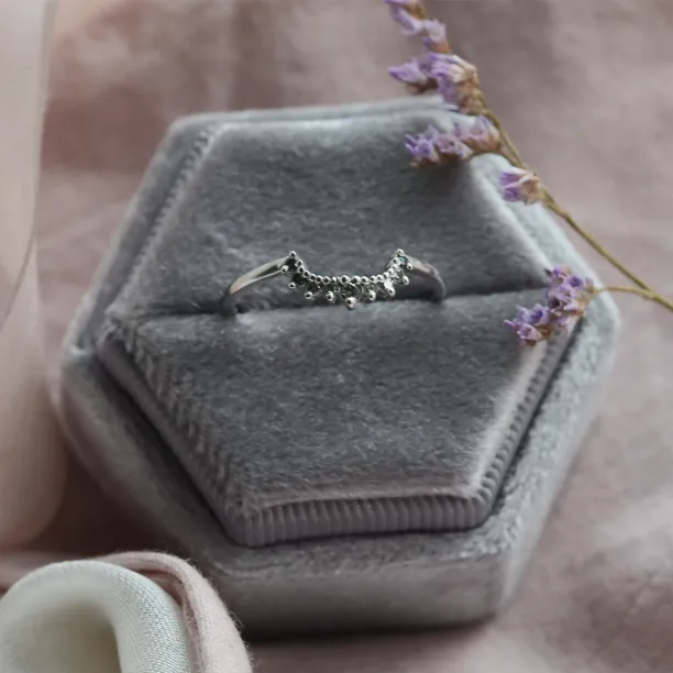 Gold cut-out ring with salt and pepper diamonds ROXYS Image