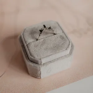 Majestic gold ring with salt and pepper diamonds FIERIA Thumbnail