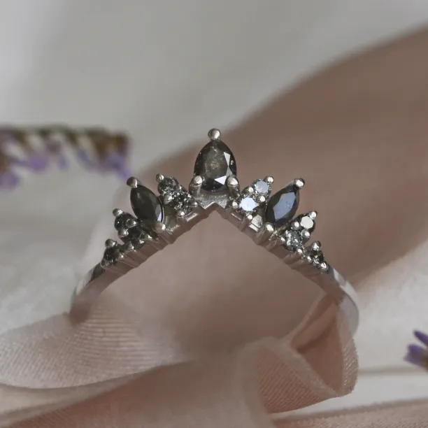 Majestic gold ring with salt and pepper diamonds FIERIA Image