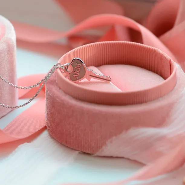 Gold key pendant HANU Image