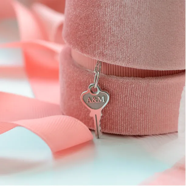 Gold key pendant HANU Image