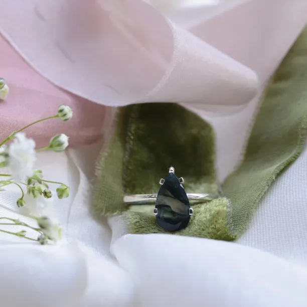 Gold ring with pear moss agate BERT Image