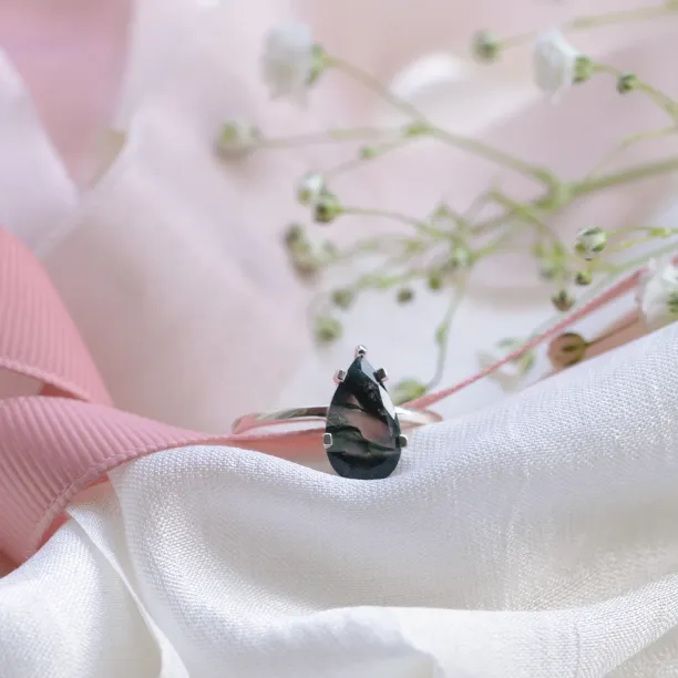 Gold ring with pear moss agate BERT Image