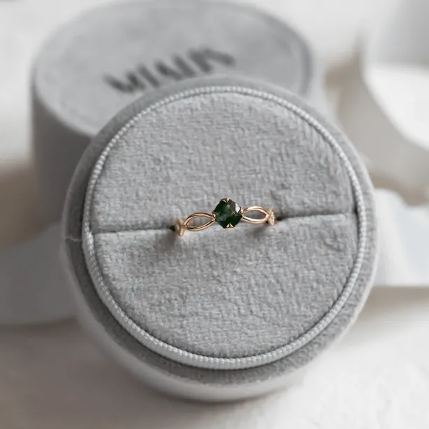 Gold ring with moss agate and diamonds QUEEN Image