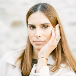 Gold ring with pear quartz OLLY Thumbnail