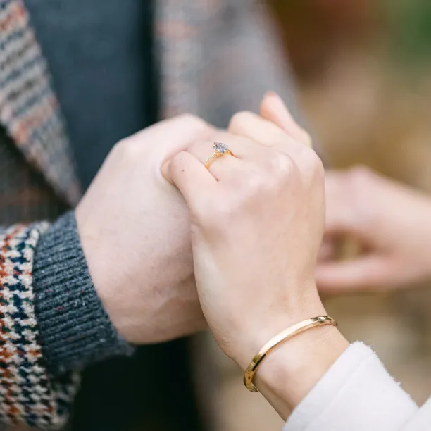 Gold ring with pear quartz OLLY Image