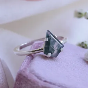 Minimalist gold ring with moss agate BERTA Thumbnail