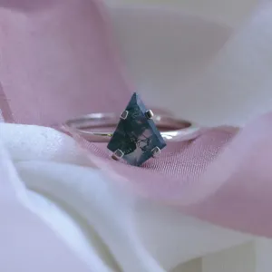 Minimalist gold ring with moss agate BERTA Thumbnail