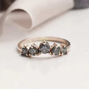 Slightly curved salt and pepper diamond ring FERO