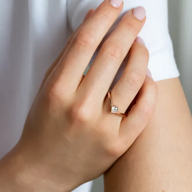 Gold aquamarine ring AMY Image