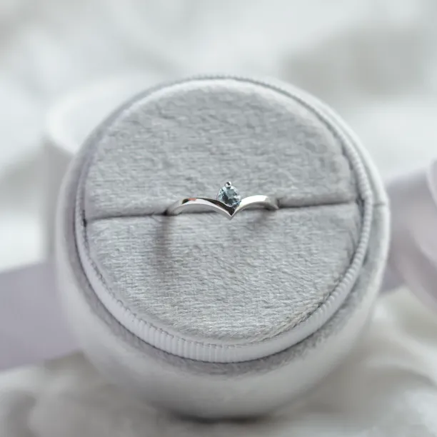 Gold aquamarine ring AMY Image