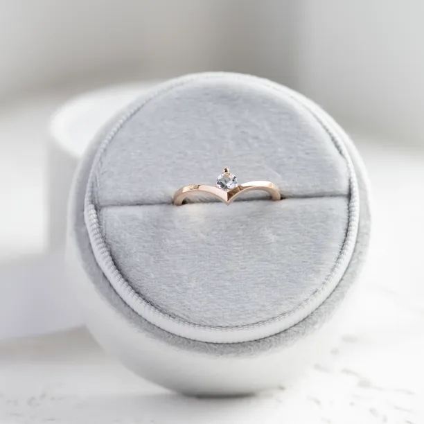 Gold aquamarine ring AMY Image