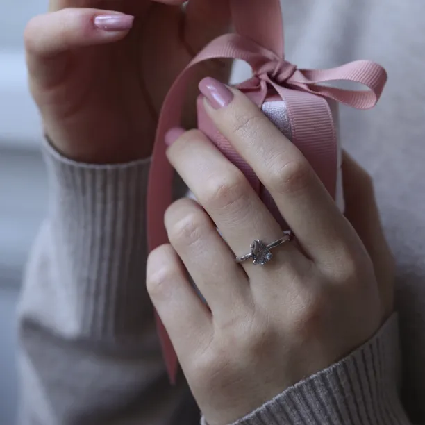 Gold ring with pear cut rutil quartz BERTA Image