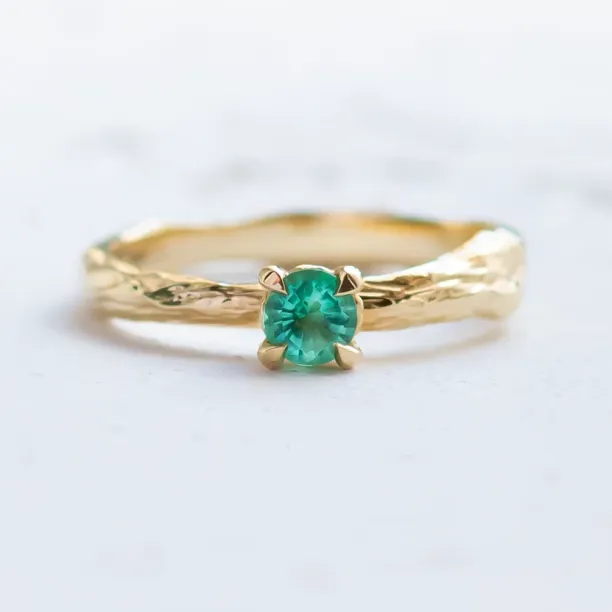 Gold ring with emerald DREM Image
