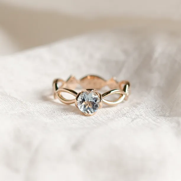 Gold ring with aquamarine and diamonds QUEEN Image
