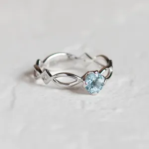 Gold ring with aquamarine and diamonds QUEEN Thumbnail