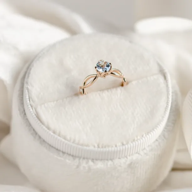 Gold ring with aquamarine and diamonds QUEEN Image