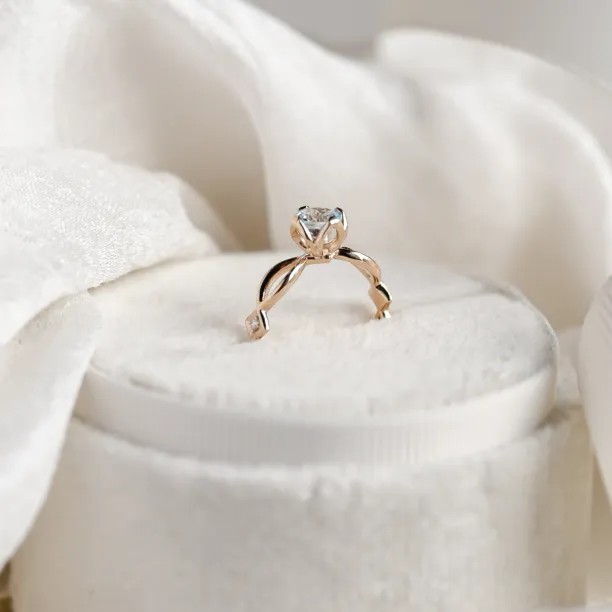 Gold ring with aquamarine and diamonds QUEEN Image