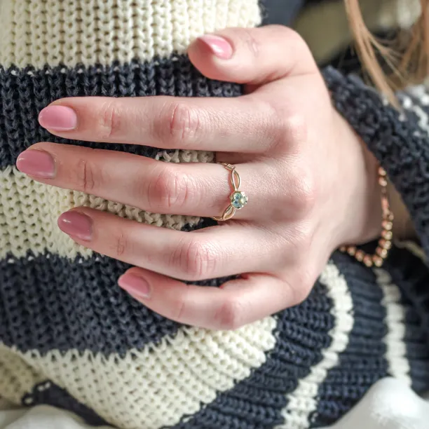 Gold ring with aquamarine and diamonds QUEEN Image