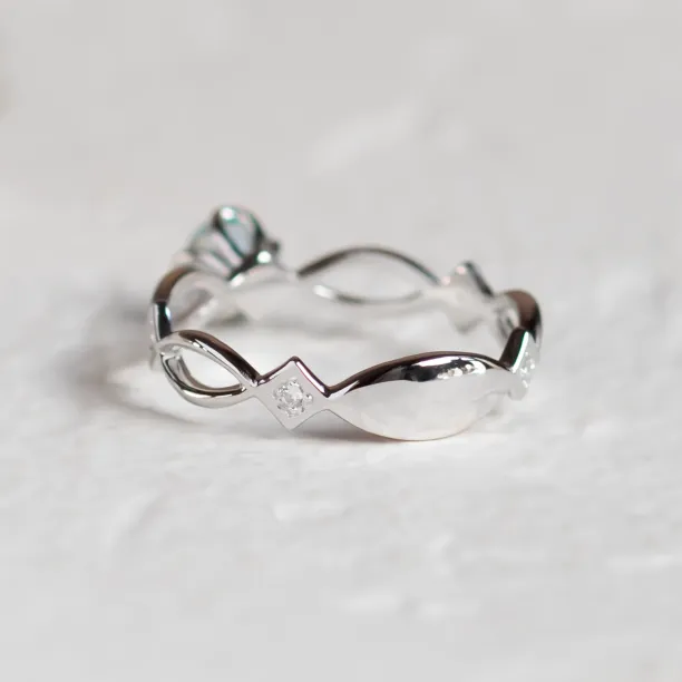 Gold ring with aquamarine and diamonds QUEEN Image