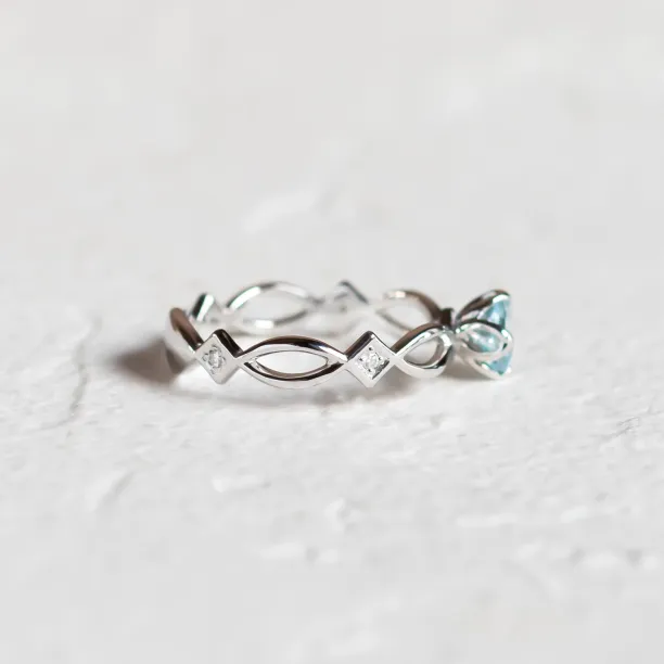 Gold ring with aquamarine and diamonds QUEEN Image