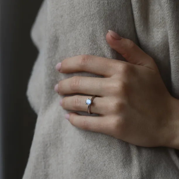 Gold ring with moonstone TONI Image